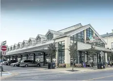  ?? BOB TYMCZYSZYN/STANDARD STAFF ?? The downtown Market Square will be seeing some repairs to a leaking roof.