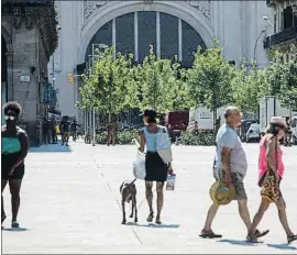  ?? ANA JIMÉNEZ ?? Pavimentac­ión de un tramo de la calle Comerç