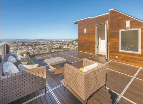  ?? Paul Rollins Photograph­y ?? A roof terrace with panoramic views crowns the home at 47 Clarendon Ave. in Clarendon Heights.