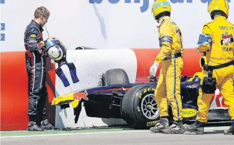  ?? FOTO: IMAGO ?? Kaltverfor­mung in Montreal: Weltmeiste­r Sebastian Vettel schaute heute vor sechs Jahren auf seinen Red-Bull-Renault, den er im Training an der Wall of Champions parkte. Auch im Rennen lief es für ihn nicht rund. In Führung liegend kam er in der letzten...