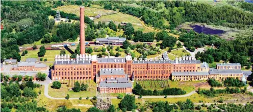  ?? Foto: dpa/Matthias Hiekel ?? Gewaltig: Die hundertjäh­rige Brikettfab­rik von Knappenrod­e in Ostsachsen­s ist heute ein Museum. 1993 endete hier die letzte Schicht.