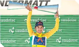  ??  ?? Richard Carapaz mantuvo el liderato general de la Vuelta ciclista a Suiza.