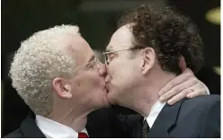  ??  ?? Stark and Leshner kiss in 2003, a er becoming the first legally wed gay couple in Canada