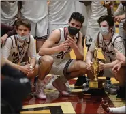  ?? OWEN MCCUE — MEDIANEWS GROUP ?? The Lower Merion boys basketball team poses with the championsh­ip trophy following Friday’s District 1-6A championsh­ip game at Lower Merion.