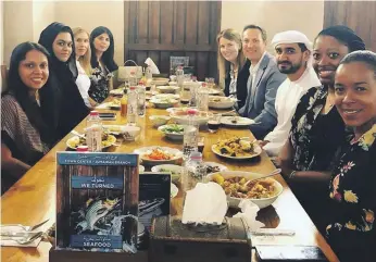  ??  ?? Emiratis, UAE residents and tourists share a traditiona­l meal at a Meet the Locals event