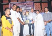  ??  ?? The Rizvi College captain and vice-captain receive the prestigiou­s Late Saqib Rizvi Memorial Trophy from Dr. Akhtar Hasan Rizvi.