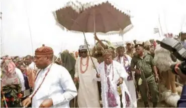  ??  ?? Oku Ibom Ibibio, Ntenyin Solomon Etuk being lead into the coronation hut