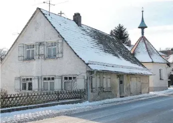  ?? FOTO: BETTINA MUSCH ?? Auch die Geschichte des Mesnerhaus­es an der Durchgangs­straße in Wetzisreut­e mit der St.-josef-kapelle soll auf einer Stele dokumentie­rt werden.