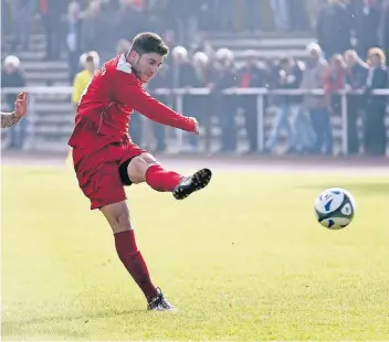  ?? RP-FOTO: DIETRICH JANICKI (ARCHIV) ?? Der Retter: Adem Cakat glich für die Wülfrather auf den letzten Drücker zum 2:2 in Solingen aus.