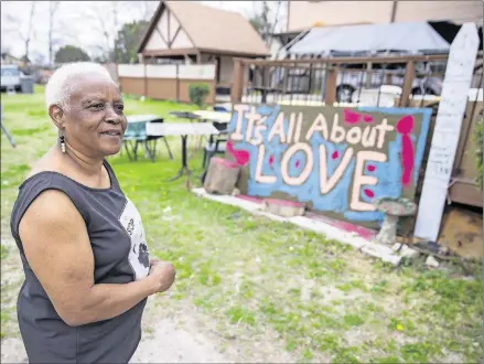  ?? RICARDO B. BRAZZIELL/AMERICAN-STATESMAN PHOTOS ?? Thelma “Grandma Wisdom” Williams welcomes neighbors with a big love sign in her yard.