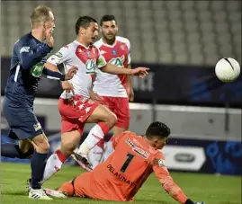  ?? (Photos AFP) ?? Wissam Ben Yedder n’a pas manqué son face à face avec Delaunay, inscrivant le troisième but monégasque, hier soir