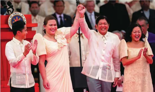  ?? REUTERS ?? El hijo de Ferdinand Marcos inaugura su mandato junto a Sara Duterte en el Museo Nacional de Bellas Artes de Manila