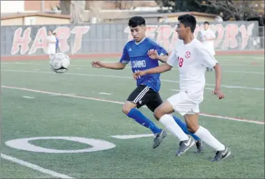  ?? Nikolas Samuels/ The Signal ?? Hart’s Luis Garcia (18) runs towards the soccer ball with El Camino’s Brandon Castaneda (11) right in front of him during a home match on Monday. The Indians lost 6-1.