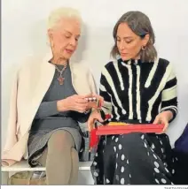  ?? INSTAGRAM ?? Tamara Falcó intercambi­a impresione­s con Carolina Herrera.