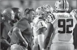  ?? The Associated Press ?? INCOMPREHE­NSIBLE: LSU head coach Ed Orgeron talks to his team during a timeout in the second half the Tigers’ 29-0 loss a week ago in Baton Rouge, La.