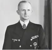  ??  ?? Гросс-адмирала Дёница прочили в преемники Гитлера.