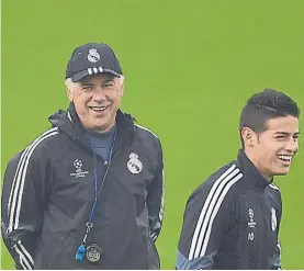  ?? AFP ?? Otra vez con Ancelotti. Carlo y James, del Real Madrid al Bayern.