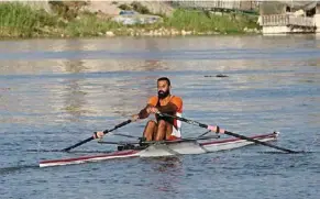  ??  ?? Row on: Iraqi Mohammed Ryadh training for the olympic Games on the Tigris River in Baghdad. — aFP