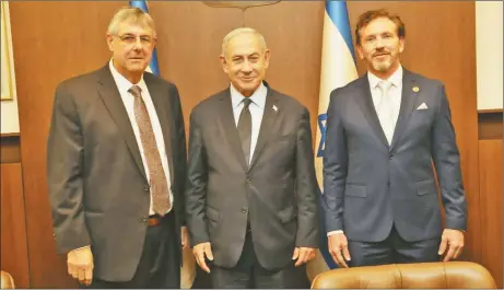  ?? ?? ENCUENTRO. Jaime Garbarsky, junto a Alejandro Domínguez visitaron al primer ministro Benamín Netanyahu.