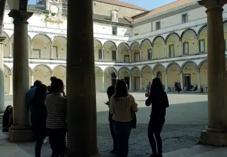  ??  ?? Il luogoSarà l’Abazia di San Lorenzo, ad Aversa (asinistra), ad ospitare la quarta tappa del ciclo di incontri del «Corriere del Mezzogiorn­o» A destra, il rettore dell’Università «Vanvitelli» Giuseppe Paolisso