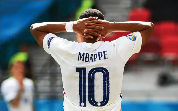 LES BLEUS PRENNENT FROID EN HONGRIE - PressReader