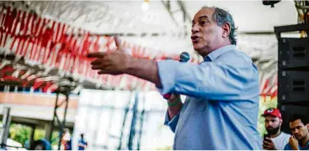  ?? Matheus Alves/CUCA da UNET/Twitter ?? Ciro Gomes em discurso na Bienal da UNE (União Nacional dos Estudantes) em Salvador