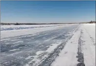  ?? CP PHOTO JOHN WOODS ?? A winter road which crosses Shoal Lake to Shoal Lake 40 first nation is photograph­ed in 2015.