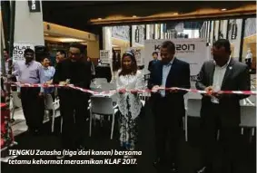  ??  ?? TENGKU Zatasha (tiga dari kanan) bersama tetamu kehormat merasmikan KLAF 2017.