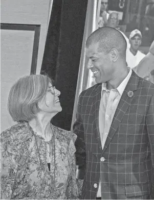  ?? KELLY JORDAN/DETROIT FREE PRESS ?? Sandee Battier of Birmingham, left, looks up at her son Shane Battier and 2022 inductee into the Michigan Sports Hall of Fame on Sept. 10, 2022.