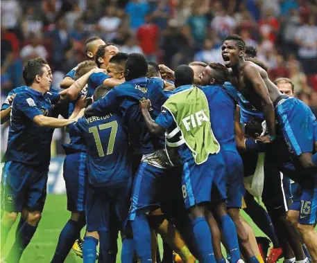  ?? | PHOTO : AFP ?? Paul Pogba (à droite) et les Français célèbrent leur titre de champion du monde U20.