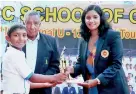  ??  ?? Kithma Sithmal of Sanath Jayasuriya CF receiving the Best Bowler's award from Madhuri Samuddhika while Nelson Mendis, the Director CCC School of Cricket looks on