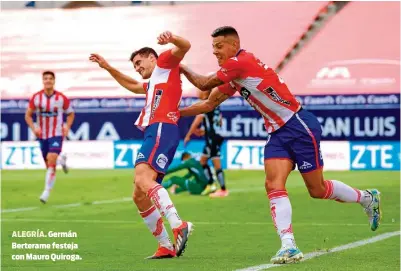  ??  ?? ALEGRÍA. Germán Berterame festeja con Mauro Quiroga.