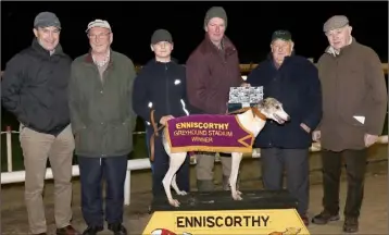  ??  ?? The presentati­on following the Geoff Parnaby A3 525 Stake final, won by Piercestow­n Leaf, at Enniscorth­y Greyhound Track (from left): Barry Goff (racing manager), Willie Murphy, Jai Parker, Johnny Kavanagh, Seamus Whelan (owner), Christy Murphy...