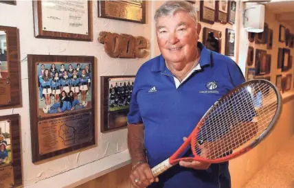  ?? MIKE DE SISTI / MILWAUKEE JOURNAL SENTINEL ?? Tennis coach Dave Steinbach led Brookfield Central to 13 state championsh­ips.