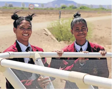  ?? /SUPPLIED ?? Amy-Lee Visagie and Chrislin de Koker won a global tourism competitio­n after they submitted an astronomy tourism project, resulting in the pair jetting off to France .
