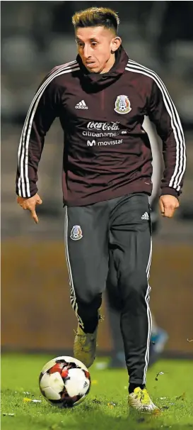  ??  ?? Héctor Herrera, durante un entrenamie­nto de la selección