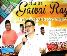  ??  ?? Chong addresses guests at Amanah Sarawak’s ‘Gawai Raya’ event.