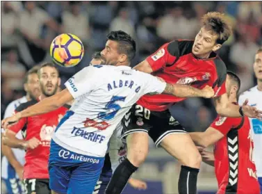  ??  ?? MAL SABOR. Pese a jugar un buen partido en Tenerife, la Cultural volvió a perder.