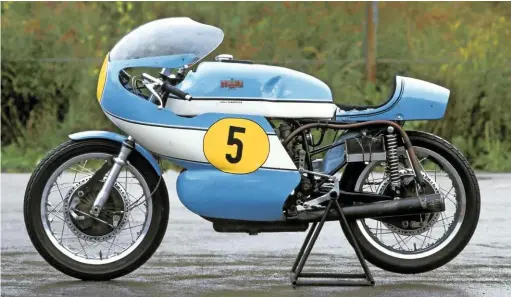  ??  ?? BELOW: The 454cc version of Tonti’s Bianchi twin was the last one to be raced before the company’s demise