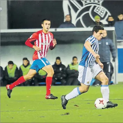  ?? FOTO: UNCITI ?? Luca Sangalli conduciend­o el balón en el partido contra el Sporting de Gijón B