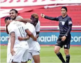  ??  ?? PARTIDO. Liga de Quito venció 5-0 al Deportivo Cuenca al iniciar la fase dos de LigaPro.