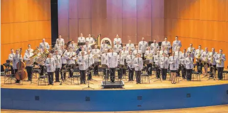  ?? FOTO: BUNDESWEHR ?? Das Heeresmusi­kkorps aus Ulm gibt am 19. Oktober ein Konzert in der Ehinger Lindenhall­e.