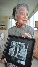  ?? MILWAUKEE JOURNAL SENTINEL FILES ?? Milwaukee civil rights pioneer Vel Phillips reflects on her friendship with Coretta Scott King, who passed away at the age of 78 in 2006. Phillips holds a photo of her with King and friend Ruth Zubrensky in her Milwaukee home.