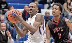  ?? Steven Eckhoff / RN-T ?? GHC’s DeMarcus Addie (left) moves toward the basket ahead of South Georgia Tech’s Torico Simmons.