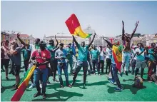  ??  ?? Japoneses e senegalese­s também estiveram na Arena