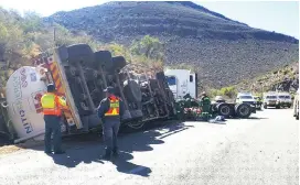  ?? Picture: GREATER OUDTSHOORN MUNICIPALI­TY ?? HAZARDOUS: Residents at Valkenskra­al near De Rust are urged not to use the Grootrivie­r water both for human consumptio­n and livestock following diesel spillage into the river on Tuesday. A truck tanker overturned at the Meiringspo­ort Pass, between...