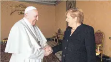  ?? FOTO: HANDOUT/AFP ?? Angela Merkel und Papst Franziskus im Vatikan..