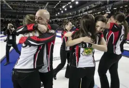  ?? PHOTO CREDIT: ANDREW KLAVER, CURLING CANADA ?? Coach Adam Kingsbury celebrates with Rachel Homan’s Ottawa-based team after winning the 2017 Scotties Tournament of Hearts, the Canadian Women’s Curling Championsh­ip in St. Catharines, Ont.