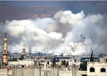 ??  ?? Smoke billows following airstrikes by Syrian regime forces on Damascus’ Al-Qaboun suburb. (AFP)