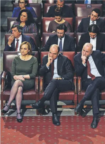  ?? FOTO: AGENCIAUNO ?? ►► En la primera fila, los presidente­s de la DC, RN, PS, UDI y PPD.